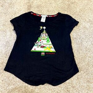 Disney Holiday Tshirt Size M